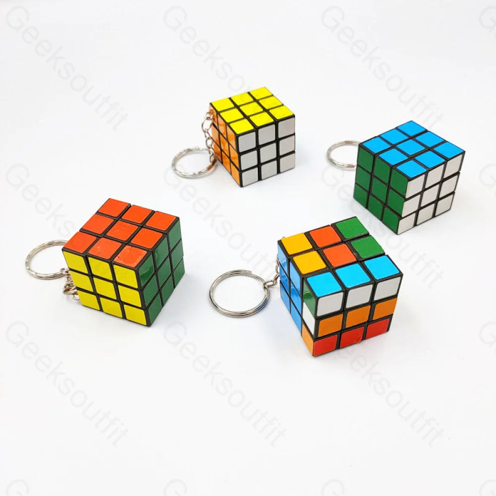 LOT OF 10 BRAND NEW RUBIK’S CUBE KEY CHAINS. ALL ORIGINAL AND store NEW IN PACKAGE.