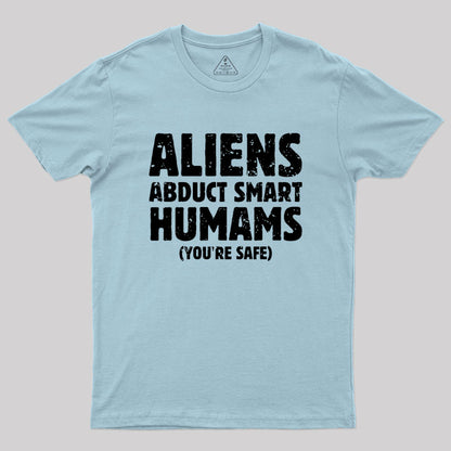 Aliens abduct smart humans Geek T-Shirt