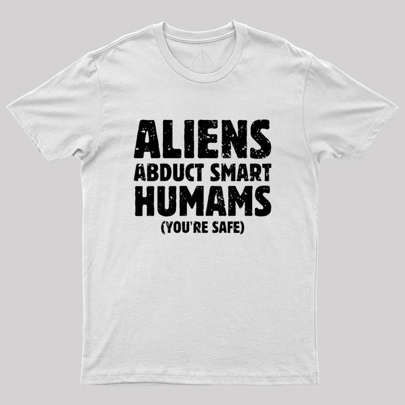 Aliens abduct smart humans Geek T-Shirt