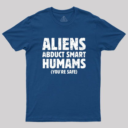 Aliens abduct smart humans Geek T-Shirt