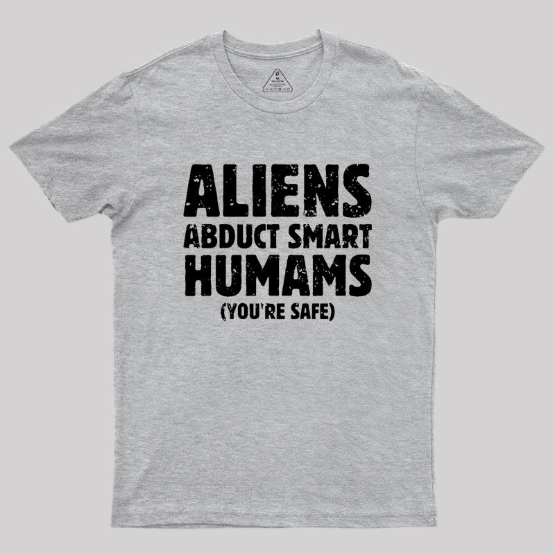 Aliens abduct smart humans Geek T-Shirt