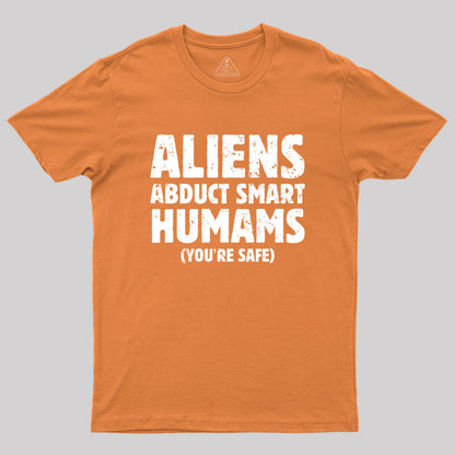 Aliens abduct smart humans Geek T-Shirt