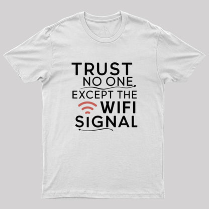 Funny saying, trust only Wi-Fi signal Geek T-Shirt