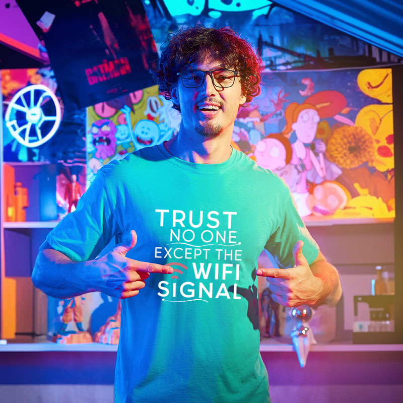 Funny saying, trust only Wi-Fi signal Geek T-Shirt