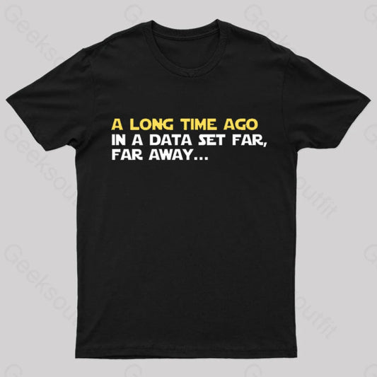 In A Data Set Far Geek T-Shirt Black / S